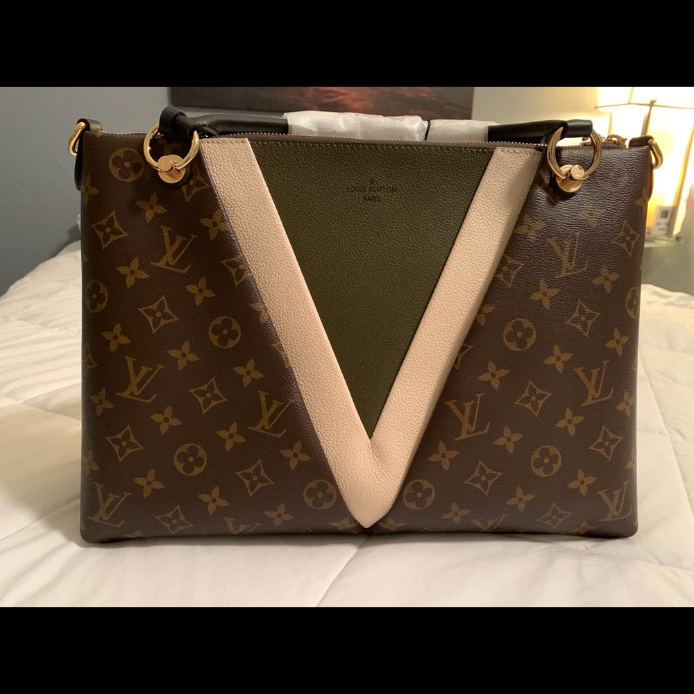 Louis Vuitton MM V Tote - Picture 2 of 8